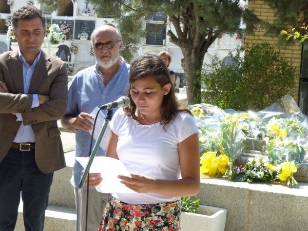 Moguer celebra con poemas y flores amarillas el aniversario de la muerte de Juan Ramón