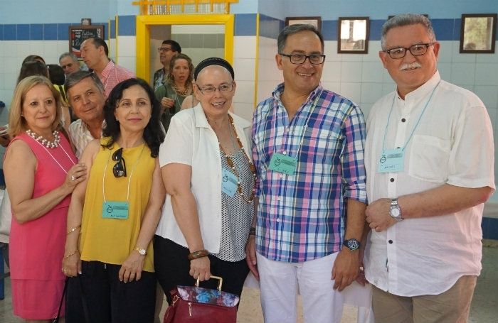 Generaciones de profesores y alumnos celebran los 25 años del Instituto Pablo Neruda