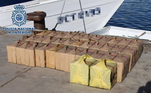 Detienen a ocho personas y se incautan de 3,5 toneladas de hachís en el muelle de Isla Cristina