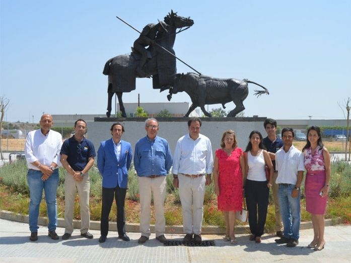 Instalan un monumento en homenaje al sanjuanero Antonio Cruz