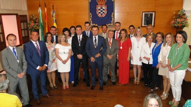 Gustavo Cuéllar, reelegido alcalde de Moguer con los votos del PSOE y de Avema