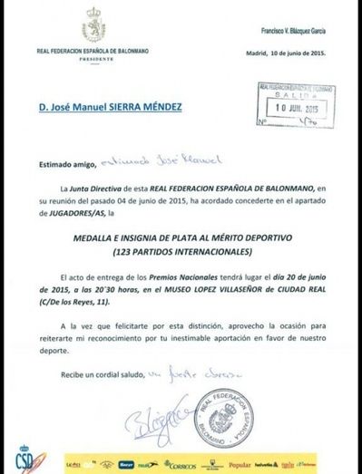 Sierra recibe la Medalla e Insignia de Plata al Mérito Deportivo