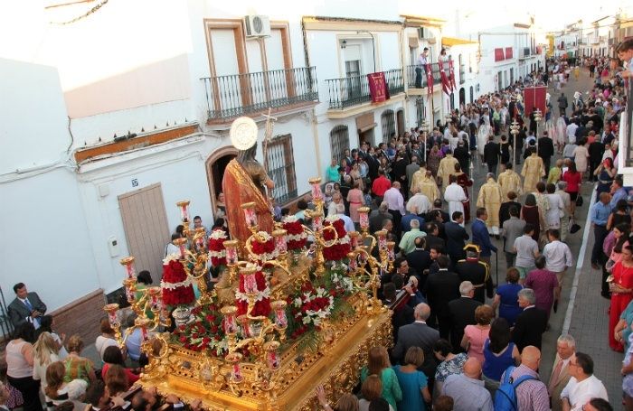 La procesión del patrón pone el punto y final a las fiestas de San Juan del Puerto