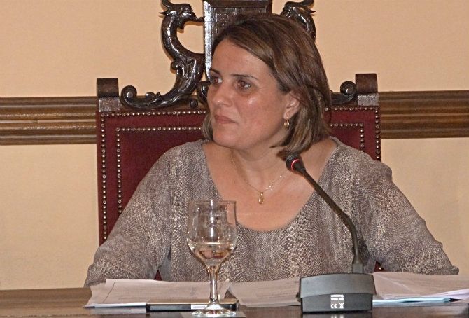 La alcaldesa de Almonte renuncia a su sueldo hasta que la situación económica del Ayuntamiento mejore