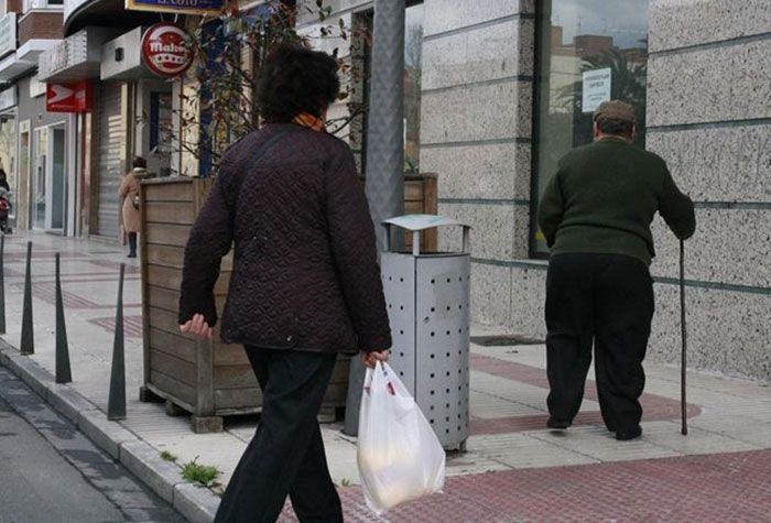 Cuatro de cada diez llamadas al teléfono de Atención a Mayores denunciaban malos tratos