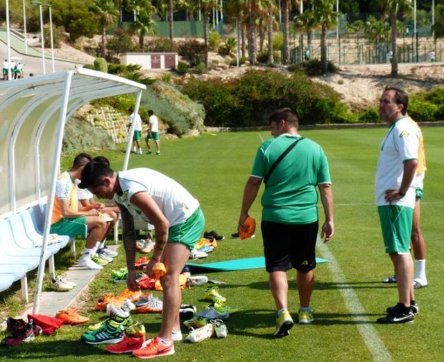 Oltra se lleva al Córdoba a los dos psicólogos onubenses que tuvo en el Recre