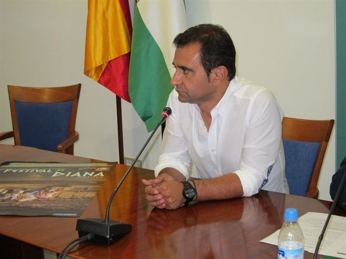 El alcalde de Aroche atribuye el alza de la deuda municipal a un crédito para una promición de 107 VPO