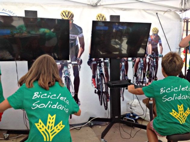 La ‘Bicicleta solidaria’ de Caja Rural del Sur recauda más de 2.500 kilos de alimentos en La Antilla