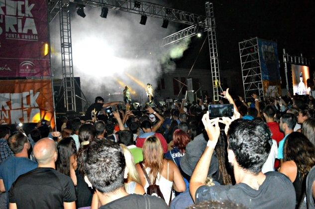 Unas 2.000 personas disfrutan de 'Rock in Ría Punta Umbría' en una gran noche de música