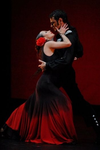 Aída Gómez y su Compañía de Danza Española dan vida al montaje 'Almas' en el Castillo de Niebla