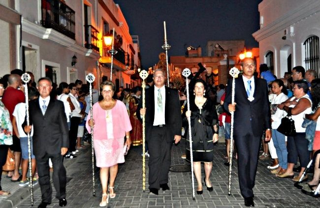 La Virgen de la Paz de Isla Cristina procesiona por las calles de la localidad
