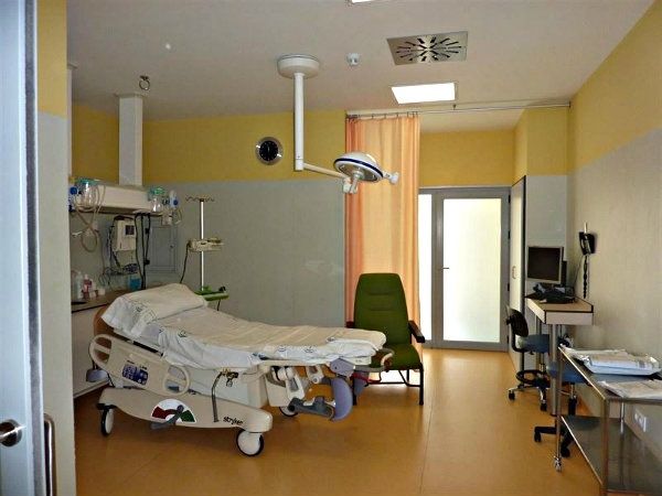 El Satse alerta del 'caos organizativo' en los paritorios del Complejo Hospitalario de Huelva durante el verano