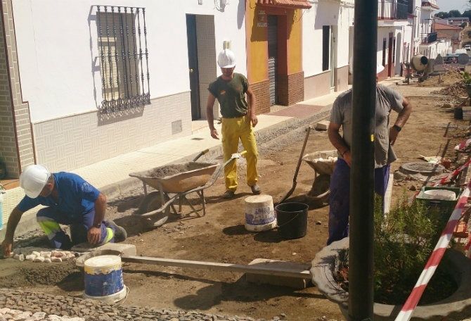 El Gobierno impulsa la contratación de 8.000 desempleados con las obras del PROFEA