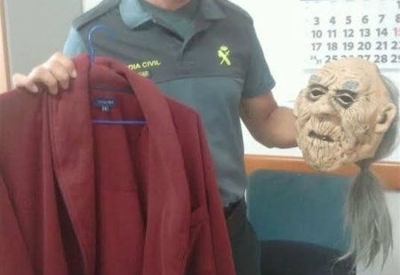 Detienen al presunto atracador de una sucursal bancaria de Palos a la que entró enmascarado