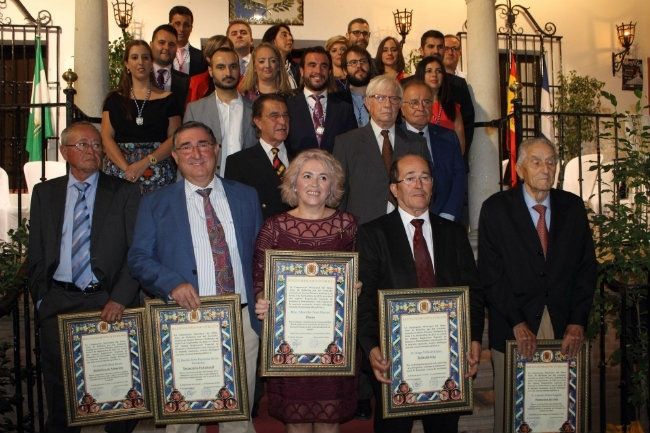 Once bollulleros reciben el homenaje de su pueblo en un pleno extraordinario