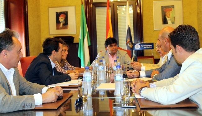 El runrún: De rodillas para cobrar su nómina
