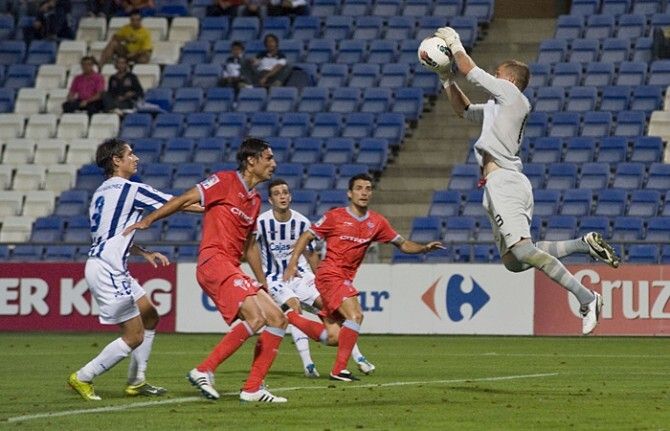 El Recre pierde dos veces un punto en un amargo final (1-2)