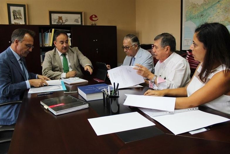 El subdelegado afirma que el Gobierno dará los 15 hm3 al Condado, 'al igual que ya está hecho el otro trasvase'