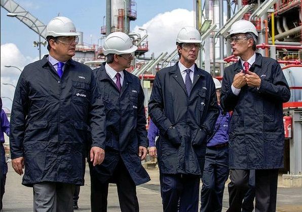 José Manuel Soria agradece la apuesta de Cepsa por sus instalaciones de La Rábida, 'de las más eficientes de Europa'