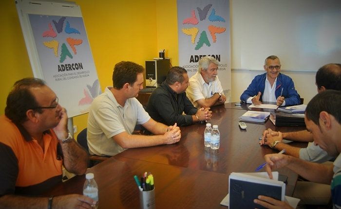 Juan Antonio García, presidente de Adercon, entrega 14 nuevas subvenciones