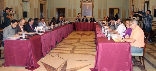 El pleno del Ayuntamiento aprueba por unanimidad la cesión de terrenos para ampliación de la escuela León Ortega