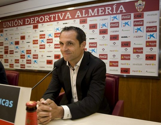 El Almería destituye al ex técnico albiazul Sergi Barjuan