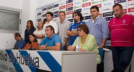 El Recre ya prepara el despido de unos diez empleados y una reducción de salarios para los que se queden