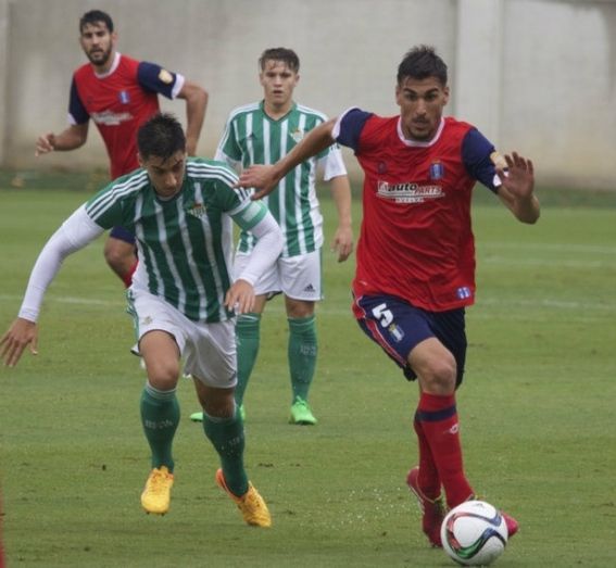 Sin dinero y con muchas carencias en la plantilla pero con una sola ficha libre