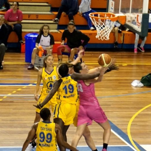El Estrada disfruta del 'showtime' del Conquero camino de la Copa (89-65)