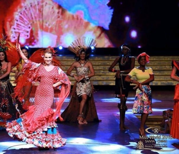 Miss Mundo viste de Huelva