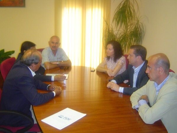 La FOE y el Ayuntamiento de Gibraleón analizan las necesidades empresariales de la localidad