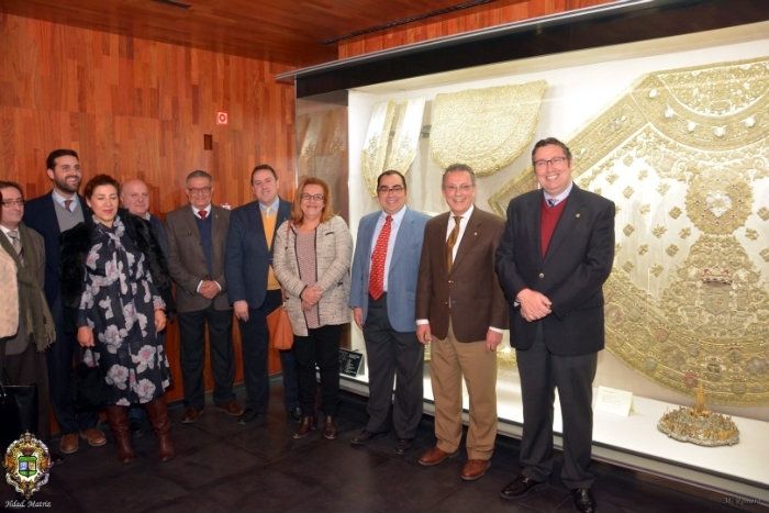 Los belenes de plata de Fernando Marmolejo anuncian la Navidad en el Santuario del Rocío