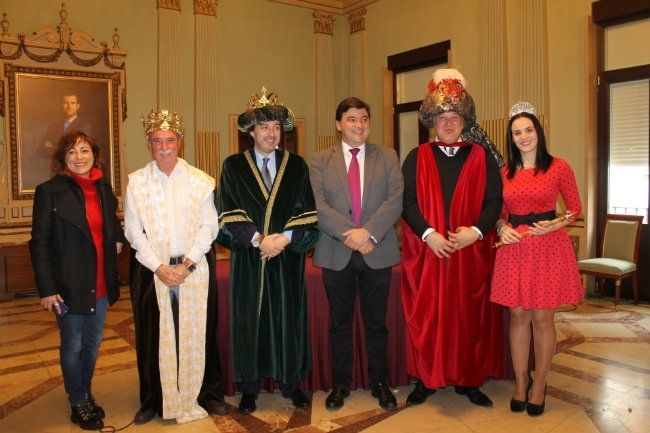 Los Reyes Magos de Huelva repartirán 14.000 kilos de caramelos en la cabalgata con 13 carrozas