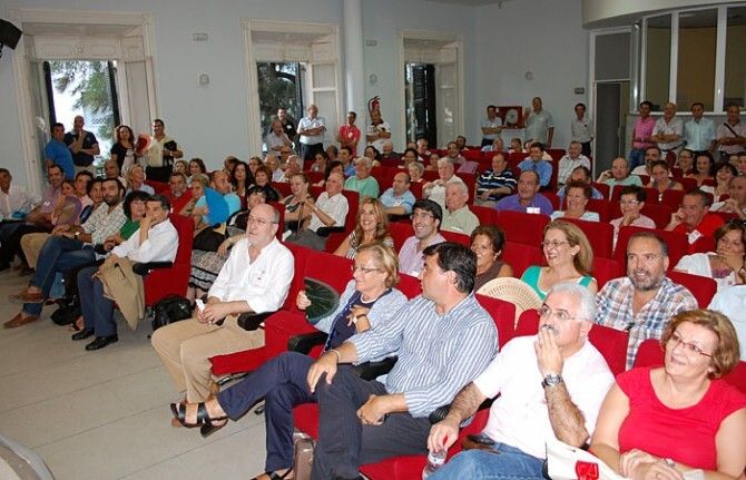 Las asambleas locales aprueban las candidaturas de Petronila y Barrero para el 20-N