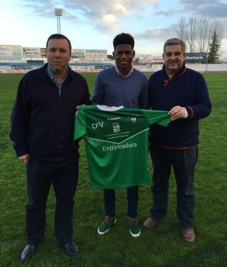 Mustafá cambia el Alcoyano por el Villanovense