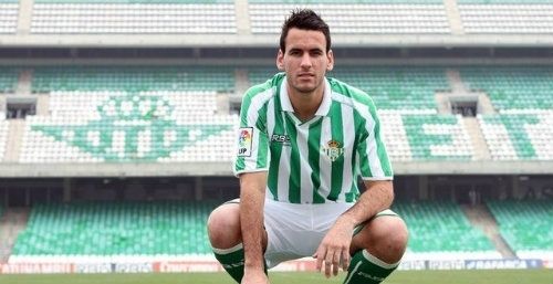 El mediocentro Regino entrenará con el Recre para mejorar su forma física