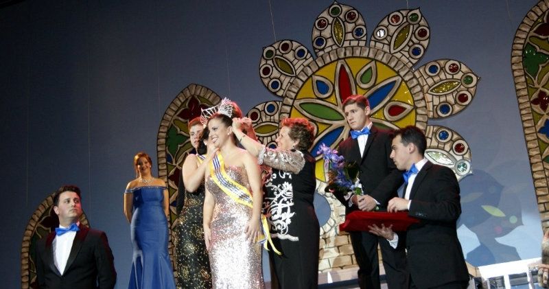 Paloma López y Paula Orta, coronadas Reinas de los Carnavales de Isla Cristina