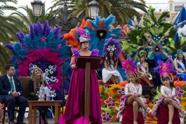 Ayamonte corona a sus reinas del Carnaval en el emblemático Paseo de la Ribera
