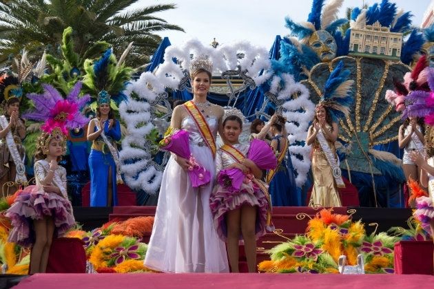 Ayamonte corona a sus reinas del Carnaval en el emblemático Paseo de la Ribera