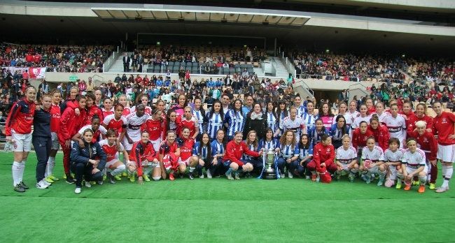 El Fundación Cajasol Sporting homenajeado en el amistoso Arsenal-Bayern
