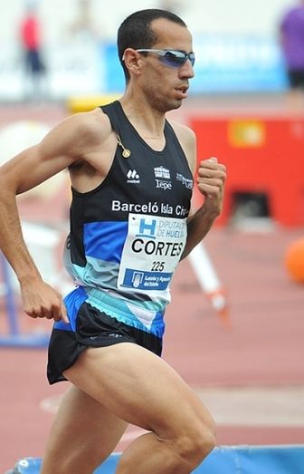 Gran doblete de Cortés en su regreso a la pista cubierta