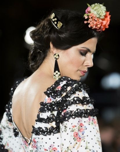 Sebastiana Álvarez muestra este sábado en Tharsis su colección de moda flamenca