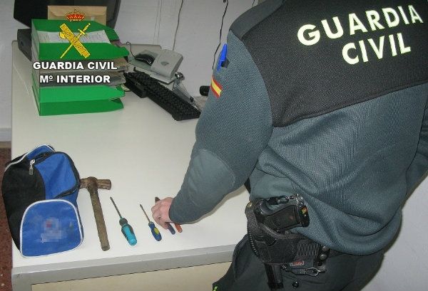 Detenidas dos personas cuando intentaban robar en un solar de la empresa municipal de basuras de Almonte