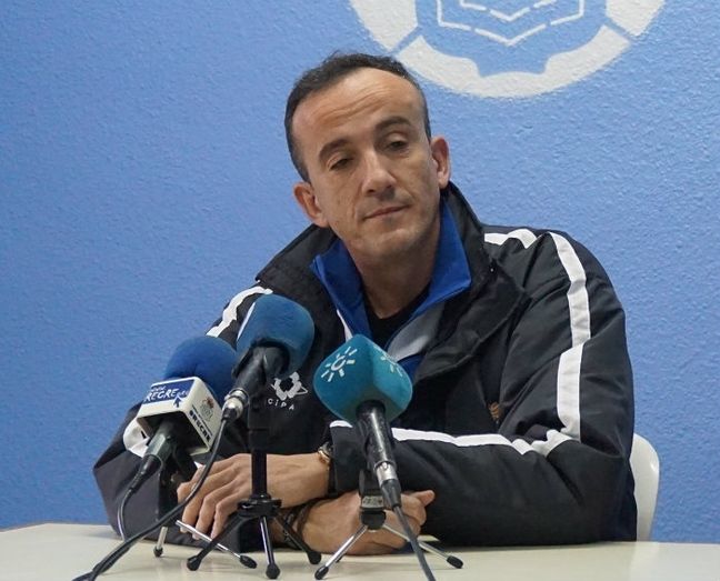 Gabriel Carrasco dice que está 'cansado y aburrido' y que hay jugadoras que están 'frustradas'