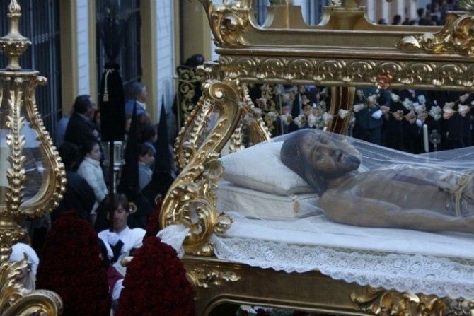 Viernes Santo: Cuatro hermandades escenifican la despedida