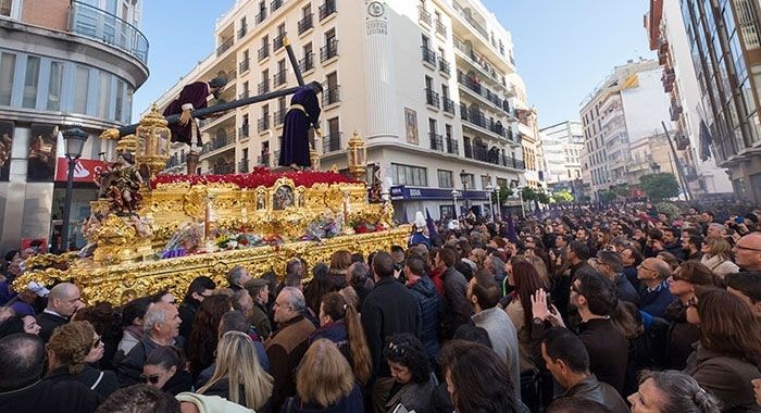 La presencia que acaricia la devoción