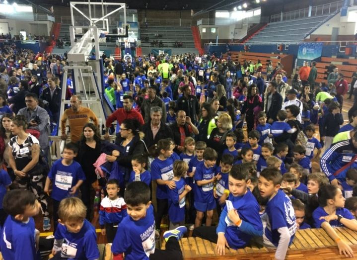 La carrera infantil ‘Kilos x Km’ recauda 2.000 kilos de alimentos pese a la lluvia