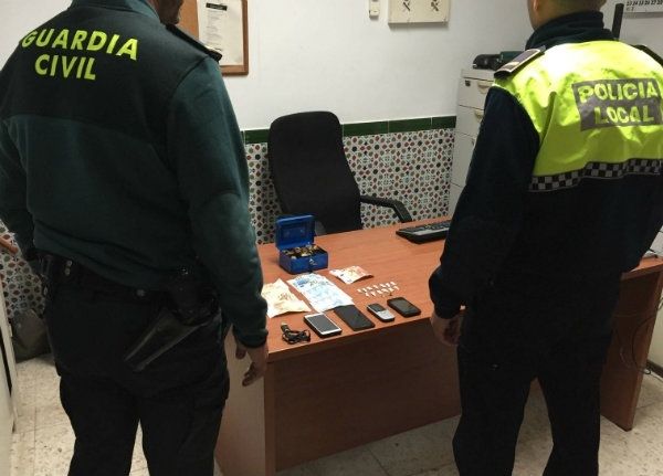 La Guardia Civil detiene a 5 personas y desmantela dos puntos de venta de droga en La Palma del Condado