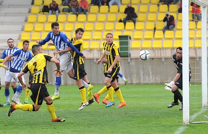 El San Roque se despide luchando ante un Decano que elude el descenso directo (1-1)