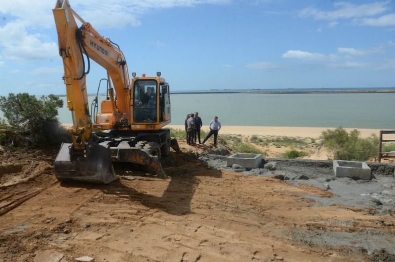 Palos ‘pasa revista’ en sus playas tras el temporal de los últimos días